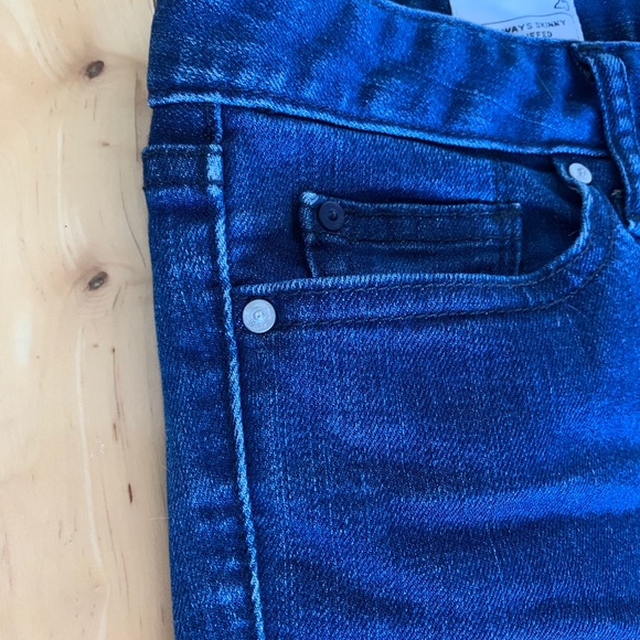 GAP Low-Rise Jeans - Picture 4 of 6